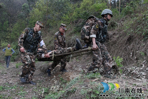 泸州武警特战队员 一周训练成“魔鬼”(图17) 泸州武警特战队员 一周训练成“魔鬼”(图17)