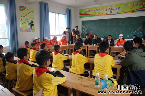 泸州市红星志愿者协会 “爱心包”送给村小孩子(图6) 泸州市红星志愿者协会 “爱心包”送给村小孩子(图6)