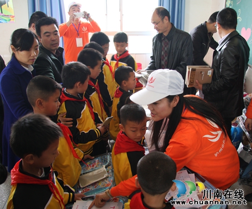 泸州市红星志愿者协会 “爱心包”送给村小孩子(图10) 泸州市红星志愿者协会 “爱心包”送给村小孩子(图10)