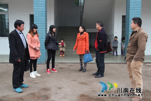 民盟泸县委员会关爱“只有两位老师”的村小(图2) 民盟泸县委员会关爱“只有两位老师”的村小(图2)