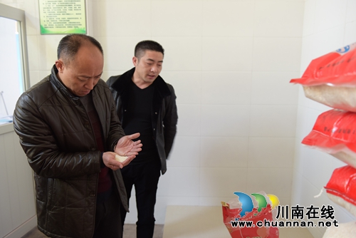 叙永县教育系统开展学校工作暗访督查(图2) 叙永县教育系统开展学校工作暗访督查(图2)