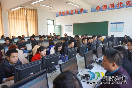 叙永学校图书“大搬家” 学生“点单”即读(图2) 叙永学校图书“大搬家” 学生“点单”即读(图2)
