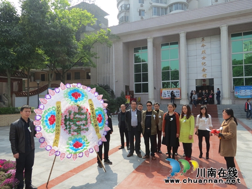 江阳区环保局:缅怀革命先烈 抒发工作热情(图1) 江阳区环保局:缅怀革命先烈 抒发工作热情(图1)