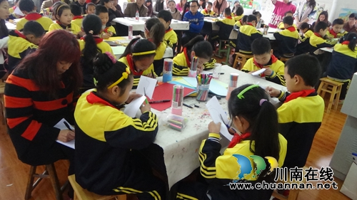 合江先市:小学美术教学赛 四教师秀“画技”(图7) 合江先市:小学美术教学赛 四教师秀“画技”(图7)