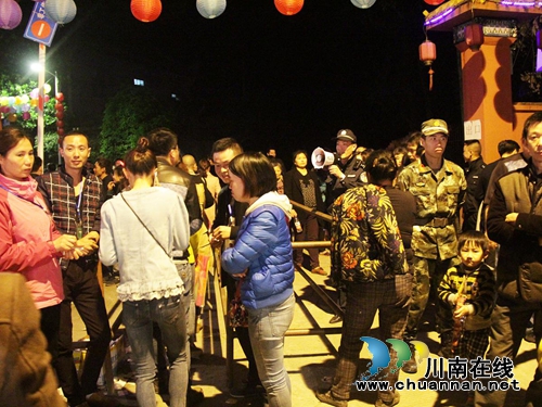 万人齐聚“玉蟾春会” 泸县公安全力保平安(图3) 万人齐聚“玉蟾春会” 泸县公安全力保平安(图3)