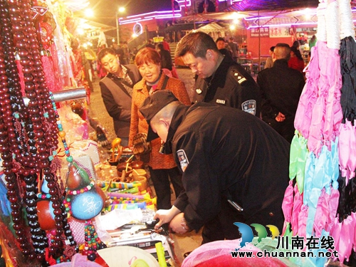 万人齐聚“玉蟾春会” 泸县公安全力保平安(图1) 万人齐聚“玉蟾春会” 泸县公安全力保平安(图1)