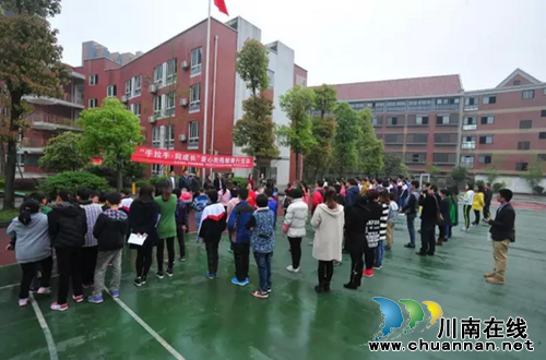 江阳区特殊教育学校赠西南医大中医院手工艺品(图1) 江阳区特殊教育学校赠西南医大中医院手工艺品(图1)