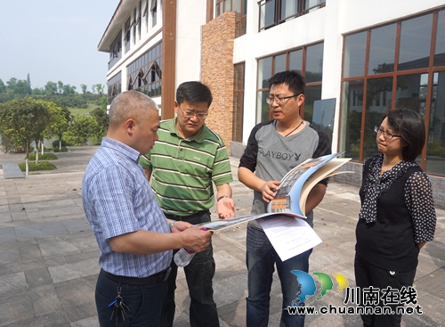 江阳区区长杨长缨到张坝景区深入调研(图1) 江阳区区长杨长缨到张坝景区深入调研(图1)