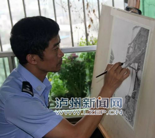 泸州民警学画四年 练就钢笔画艺术大家(图1) 泸州民警学画四年 练就钢笔画艺术大家(图1)