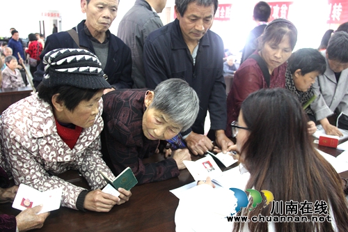 泸县云龙镇：为农村残疾人购置辅助器材(图2)