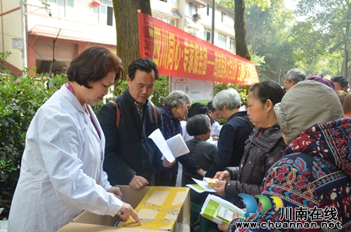 “四川同心·专家服务团—西南医科大学分团”赴纳溪建陶社区义诊(图10) “四川同心·专家服务团—西南医科大学分团”赴纳溪建陶社区义诊(图10)