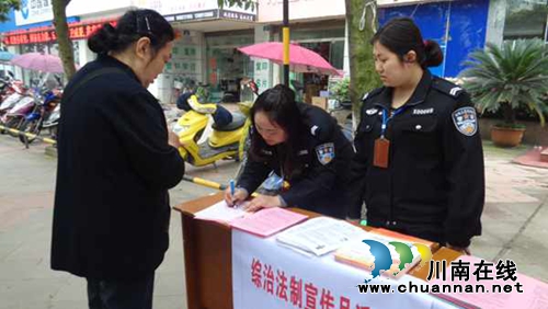 泸县玉蟾开展法制知识宣传活动(图1)