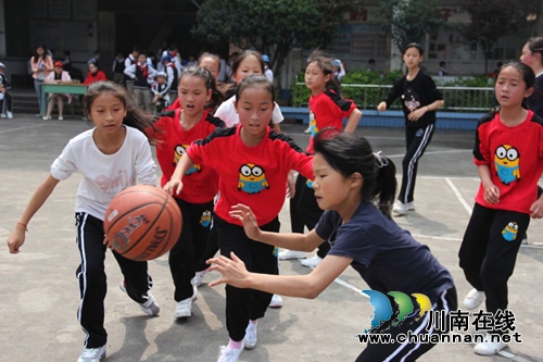 纳溪逸夫小学：校园运动会学生初试“奥运梦”(图3)
