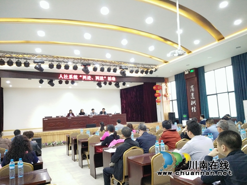合江临港园区开展“送法送政策进企业”活动(图1) 合江临港园区开展“送法送政策进企业”活动(图1)