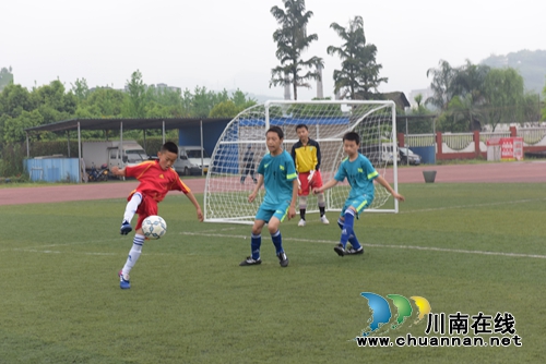 叙永举办首届学生足球联赛&nbsp;14支球队绿茵争雄(图3)