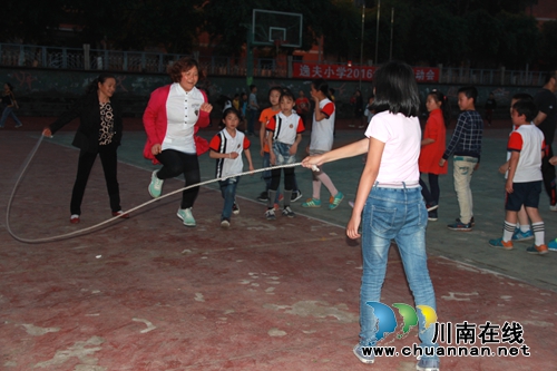 纳溪逸夫小学运动会 让纳溪“动”感十足(图2) 纳溪逸夫小学运动会 让纳溪“动”感十足(图2)