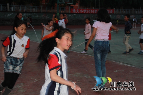 纳溪逸夫小学运动会 让纳溪“动”感十足(图1) 纳溪逸夫小学运动会 让纳溪“动”感十足(图1)