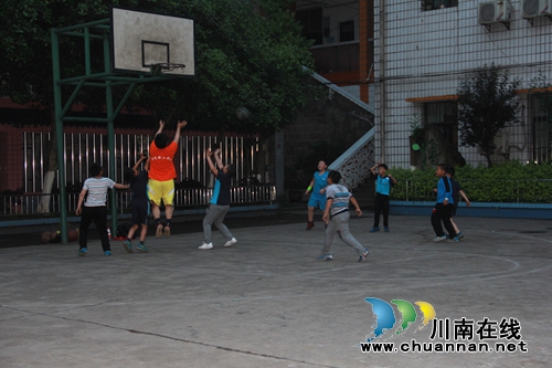 纳溪逸夫小学运动会 让纳溪“动”感十足(图3) 纳溪逸夫小学运动会 让纳溪“动”感十足(图3)