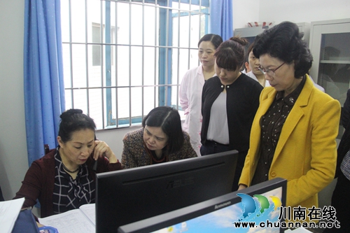 泸县接受2015年度公共卫生服务省级绩效考核(图2)