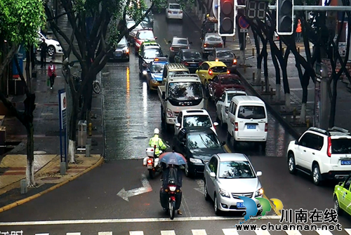 套牌车肇事后想溜？泸州交警高科技7分钟锁定！(图2)