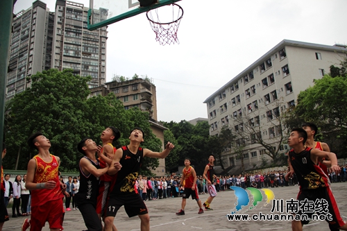 叙永二中:篮球运动凝聚青春力量(图1) 叙永二中:篮球运动凝聚青春力量(图1)