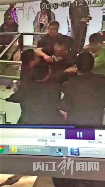 内江：网曝“东兴区某局副局长与家人殴打交警”(图2)