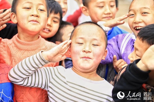 温暖的记忆 放飞的梦想——芦山的三个镜头(图6) 温暖的记忆 放飞的梦想——芦山的三个镜头(图6)