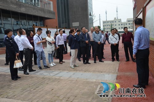 古蔺叙永法治代表团到华阳街道“取经”(图1) 古蔺叙永法治代表团到华阳街道“取经”(图1)