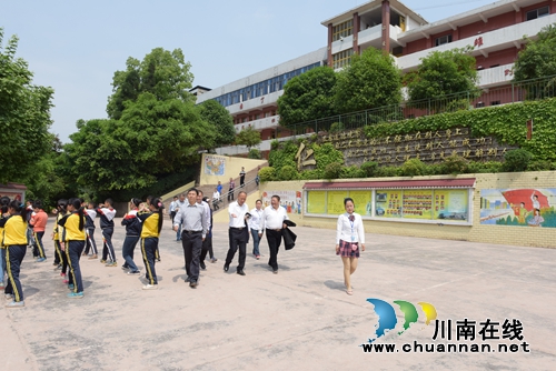 泸州投入19.08亿元全面改善薄弱学校(图3) 泸州投入19.08亿元全面改善薄弱学校(图3)