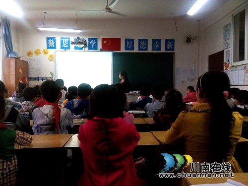 纳溪龙车小学：校本教研助力青年教师快速成长(图1)