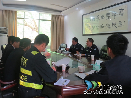 彭云一行督导凤仪乡农村“交管办”工作(图2) 彭云一行督导凤仪乡农村“交管办”工作(图2)