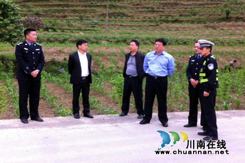 彭云一行督导凤仪乡农村“交管办”工作(图1) 彭云一行督导凤仪乡农村“交管办”工作(图1)