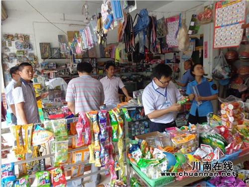 纳溪龙车镇:专项检查校园周边环境及食品安全(图1) 纳溪龙车镇:专项检查校园周边环境及食品安全(图1)