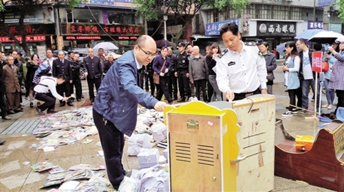 内江:销毁12650件侵权盗版及非法出版物(图1) 内江:销毁12650件侵权盗版及非法出版物(图1)