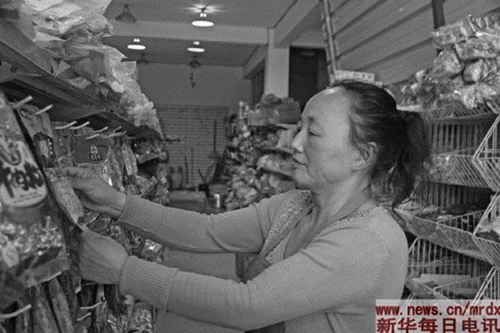芦山灾区：普通人大爱汇成“站起来”的魔力(图1)