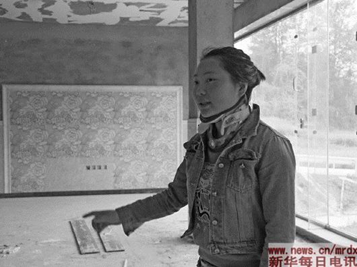 芦山灾区：普通人大爱汇成“站起来”的魔力(图3)