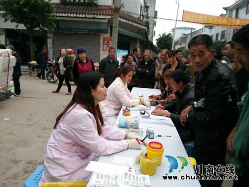 泸县毗卢镇积极开展义务献血活动(图2) 泸县毗卢镇积极开展义务献血活动(图2)