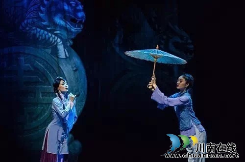精品文化大剧《家》在泸州大剧院舞出情感共鸣(图2) 精品文化大剧《家》在泸州大剧院舞出情感共鸣(图2)