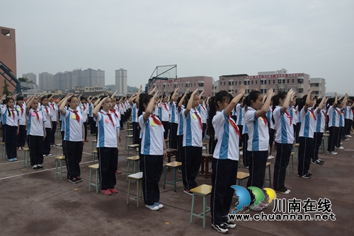 内江三中初中部举行“退队入团仪式”(图7)