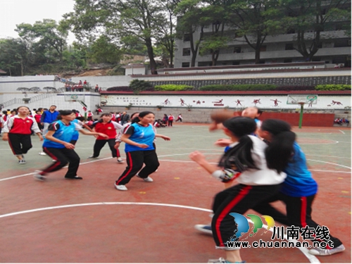 叙永两河中学举行学生篮球联赛(图1) 叙永两河中学举行学生篮球联赛(图1)
