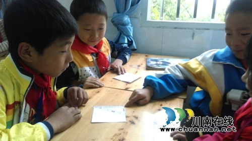 纳溪:天仙镇小学数学课堂“接地气”(图2) 纳溪:天仙镇小学数学课堂“接地气”(图2)