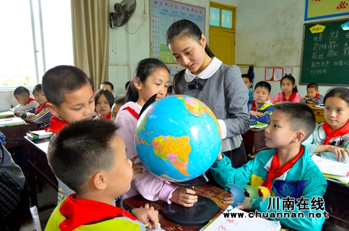泸州纳溪:孩子们倡导绿色生活迎“地球日”(图1) 泸州纳溪:孩子们倡导绿色生活迎“地球日”(图1)