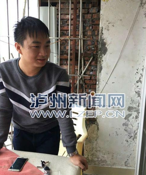 泸州女孩失足坠江 重庆小伙从二楼跳下救人(图1) 泸州女孩失足坠江 重庆小伙从二楼跳下救人(图1)