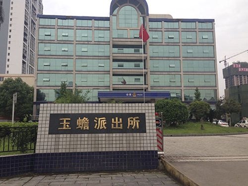 泸县小偷溺亡追踪：小偷逃跑时持刀威胁保安(图2)