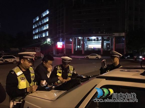 泸县交警:开展酒驾专项整治行动成效显著(图2) 泸县交警:开展酒驾专项整治行动成效显著(图2)