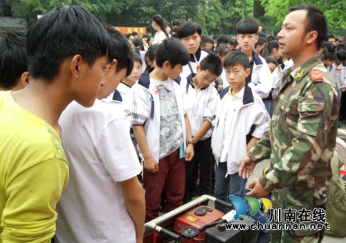 叙永江门中学：消防演练“千人大逃生”(图2)