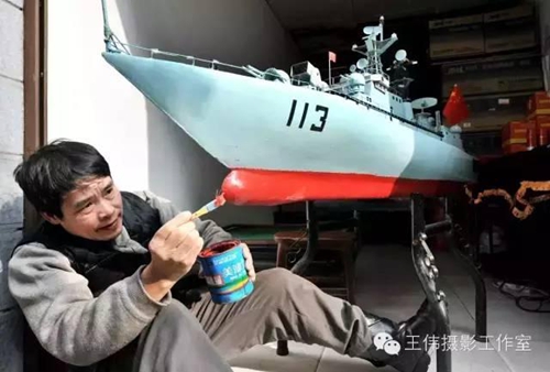 泸州最牛麻将机老板&nbsp;造出导弹驱逐舰射导弹！(图3)