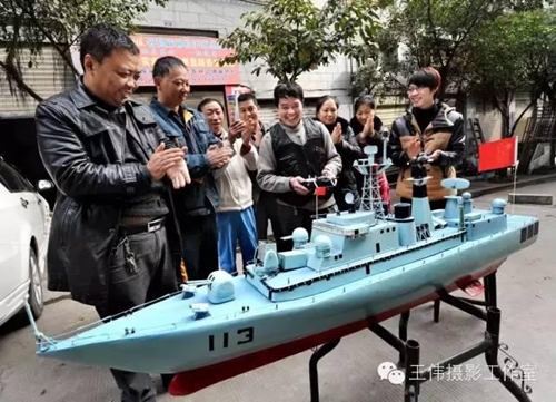 泸州最牛麻将机老板&nbsp;造出导弹驱逐舰射导弹！(图5)