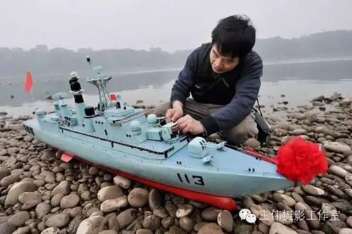 泸州最牛麻将机老板&nbsp;造出导弹驱逐舰射导弹！(图7)