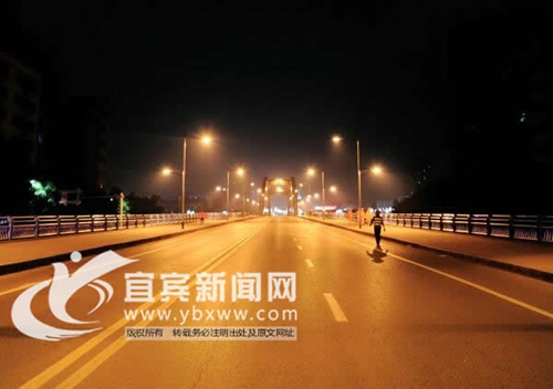 宜宾南门大桥今日凌晨正式封闭施工(图1) 宜宾南门大桥今日凌晨正式封闭施工(图1)